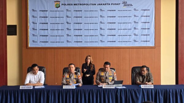 Kasat Reskrim Polres Metro Jakarta Pusat AKBP Roby Heri Saputra dalam rilis perkara Percetakan Mau Print di Polres Metro Jakarta Pusat, Jumat, 26 Juni 2026.