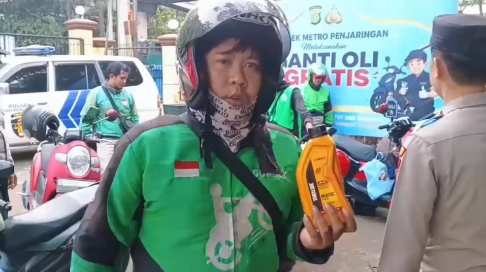 Ganti Oli Gratis Polsek Penjaringan Dirasakan Manfaatnya oleh Ojol