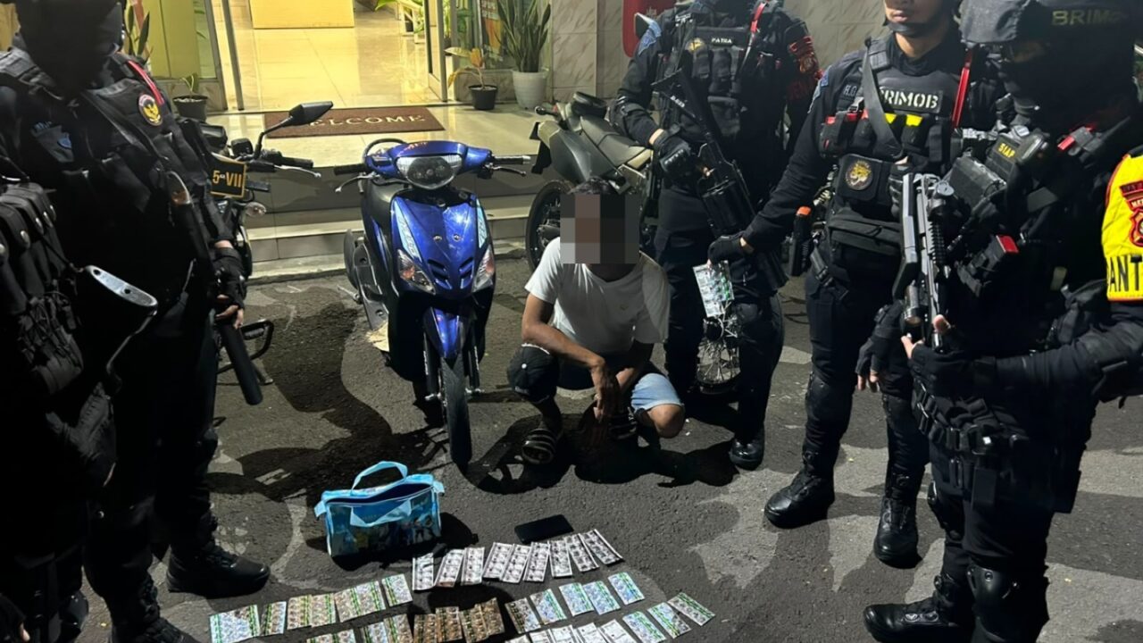 Brimob Polda Metro Jaya Amankan Pemuda Bawa 530 Butir Obat Keras di Tanah Abang